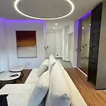 Moderní Hi-tech V Centru Pardubic - Wi-fi, Netflix, Projektor Apartmán *
