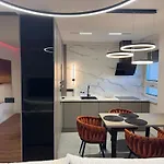 Moderní Hi-tech V Centru Pardubic - Wi-fi, Netflix, Projektor * Pardubice