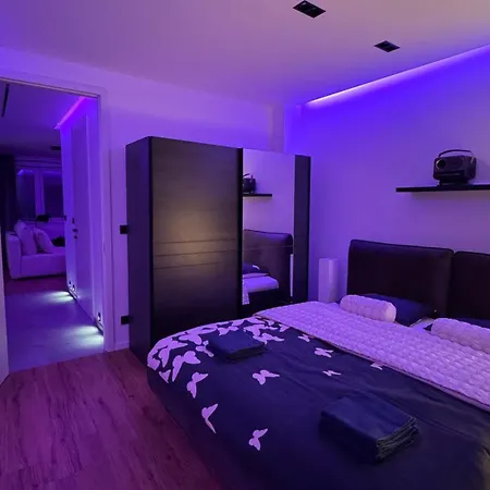 Moderni Hi-tech V Centru Pardubic - Wi-fi, Netflix, Projektor Apartment