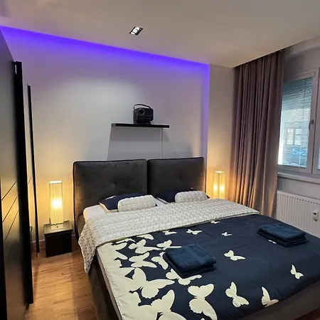 Moderni Hi-tech V Centru Pardubic - Wi-fi, Netflix, Projektor Apartment *