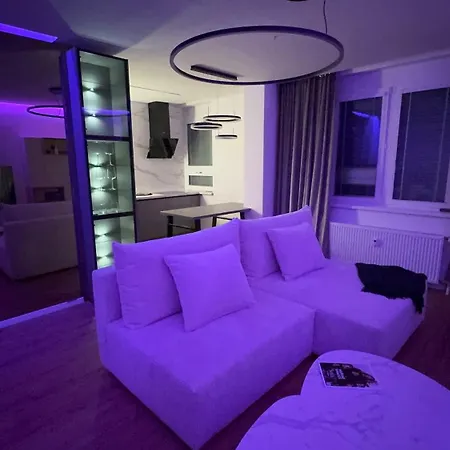 Apartmán Moderní Hi-tech V Centru Pardubic - Wi-fi, Netflix, Projektor