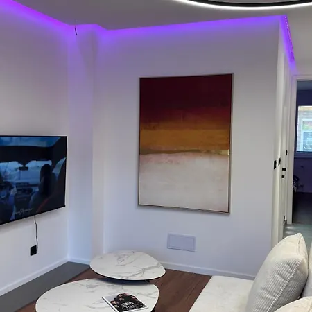 Moderní Hi-tech V Centru Pardubic - Wi-fi, Netflix, Projektor Apartmán