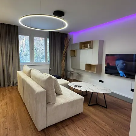 Moderní Hi-tech V Centru Pardubic - Wi-fi, Netflix, Projektor