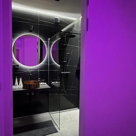 Moderni Hi-tech V Centru Pardubic - Wi-fi, Netflix, Projektor Apartment *
